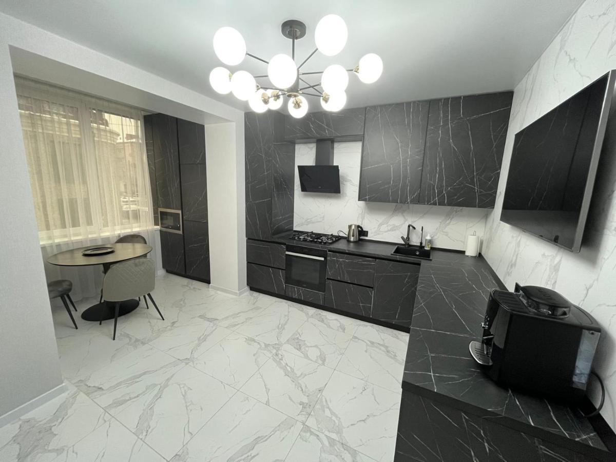 Апартаменти Люкс3 Khmel'nyts'kyy Exterior foto